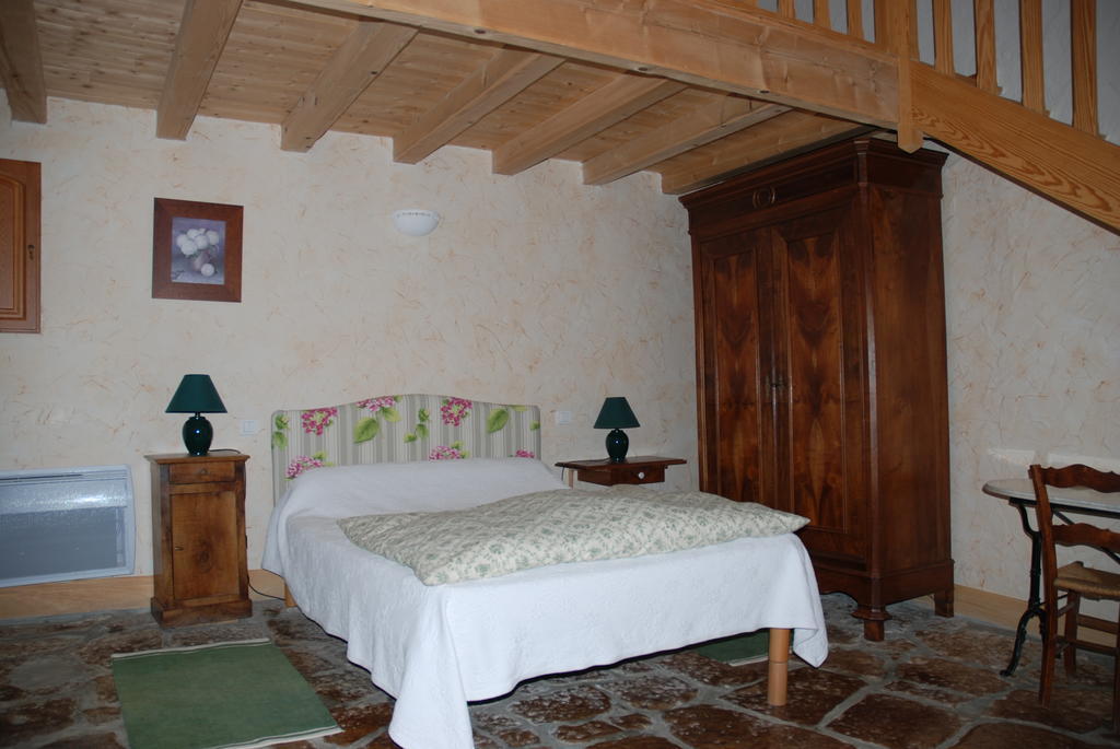 Bed and Breakfast Couette Et Potager D'Antan à Mellé Chambre photo